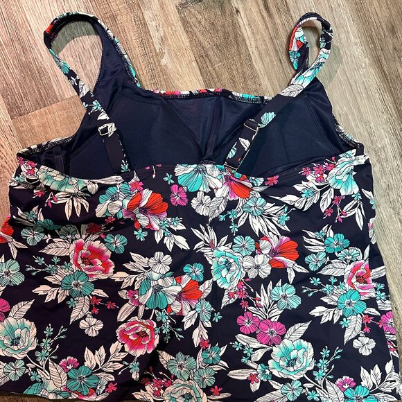 Lands' End two-piece - swim shorts and tank - size 20/22 - Picture 3 of 6